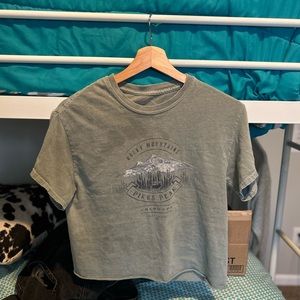 Sage Colorado crop shirt